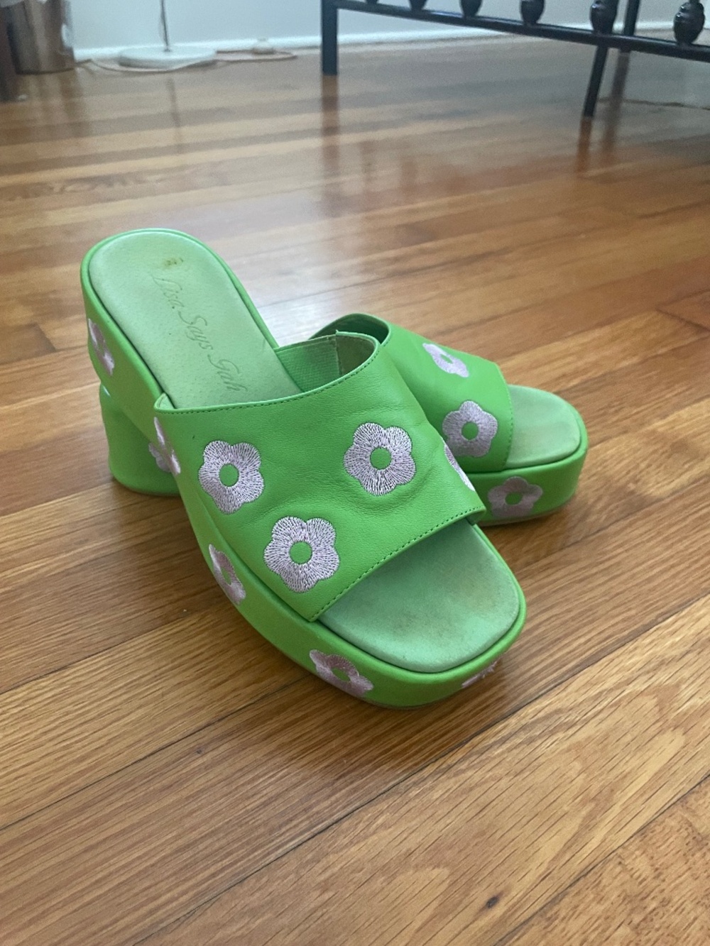 Lisa Says Gah Green Floral Dakota Platform Sandal